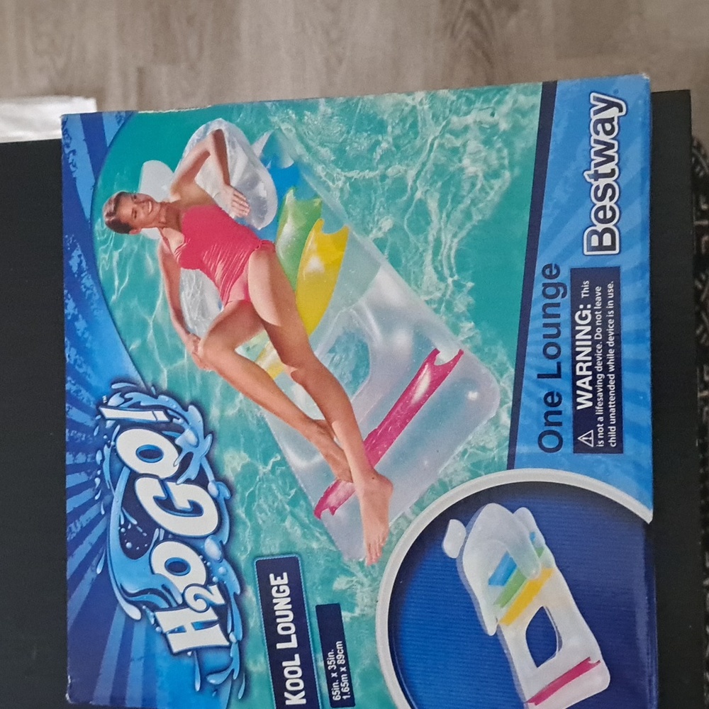 POOL LOUNGER NWT